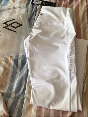 Workout Empire Pintuck Leggings